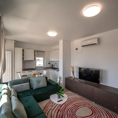 Nextgen In Odyssey Indoor Pool & ナボダリ